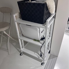 キャスター付きワゴン（白）の画像