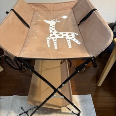 オムツ 交換台 新生児 おむつ交換台 おむつ台 オムツ替え おむつかえ 折りたたみ スリム 収納 キャスター付き | ベビーベッド おむつ替えシート ケアスペース 赤ちゃん 乳幼児 育児 衛生用品 安全ベルト 柵 ガード ワゴン 男の子 女の子の画像