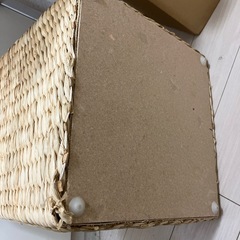 値下げします　ナチュラル素材の腰掛け椅子　収納付きの画像