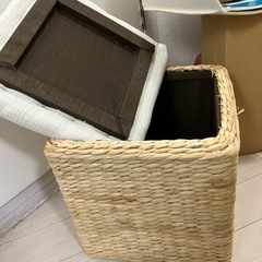 値下げします　ナチュラル素材の腰掛け椅子　収納付きの画像