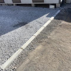 駐車場の補修、車止め設置