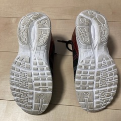 1回使用の全く底減っていない23㌢の靴、お譲りします。の画像