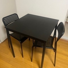 譲り先が決まりました【美品】ダイニングテーブルと椅子二つ