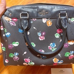 COACH  ※取引中※お問い合わせ多数の為メッセージ受付中止> < の画像