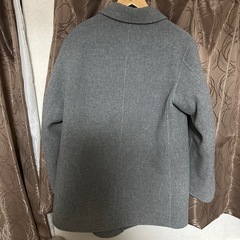 UNIQLO グレーハーフコートの画像