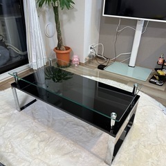 おしゃれなガラステーブル