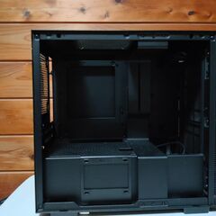 【中古美品】NZXT CA-H210B-B1　Mini ITX PCケース 　黒色　透明サイドパネルの画像