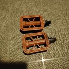 自転車　ペダル　2つ
