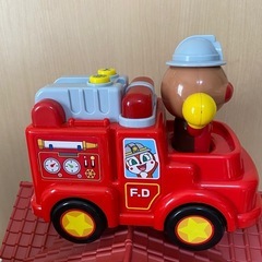 アンパンマン消防車の画像