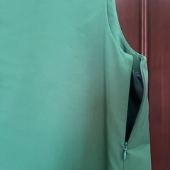 グリーンのワンピースの画像