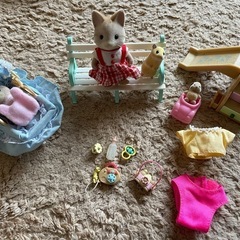 シルバニア　赤い屋根の大きなお家と小物、お人形の画像