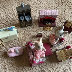 シルバニア　赤い屋根の大きなお家と小物、お人形の画像