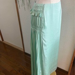 【定価21,000円】新品タグ付きAMERICAN RAG CIEアシメロング丈スカート XS サテンの画像