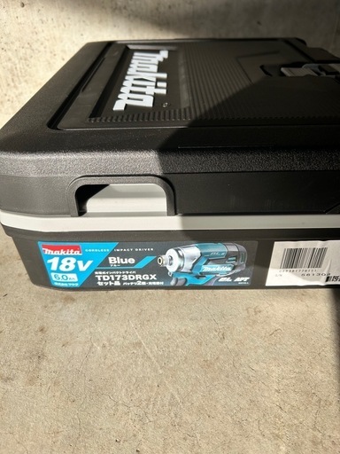 ①新品、未開封　　マキタTD173DRGX Blue 18v 充電式インパクトドライバー　　バッテリー2個、充電器付