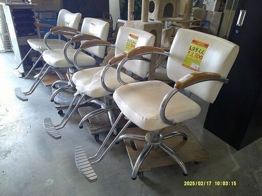 ID:20091162　美容室用イス　他3台有