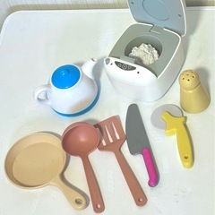 IKEA キッチンセット  未使用 黒板付き 白 おもちゃ（おまけ付き）の画像