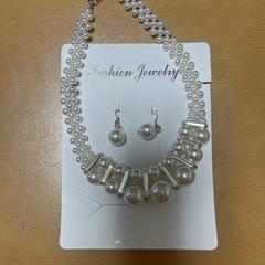 ネックレス、ピアス