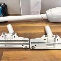 マキタ コードレス掃除機CL107 充電器　説明書付きの画像