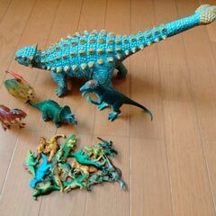 恐竜のフィギュア　セット