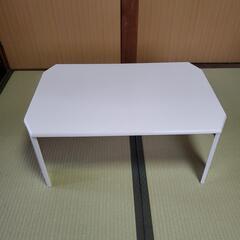 シンプルなテーブル/白色