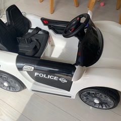 プレゼントにも♡パトカー電動乗用自動車　電動乗用バイク　足けりバイクの画像