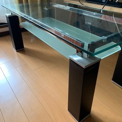 ガラスローテーブルの画像