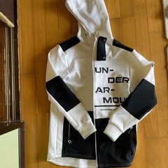 アンダーアーマーパーカー