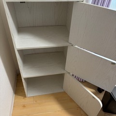 取引中です　カラーボックス　3段扉付き　ホワイトの画像