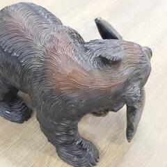 木彫刻　熊の置物　鮭なベイベー♪の画像