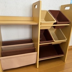 おもちゃ&本棚