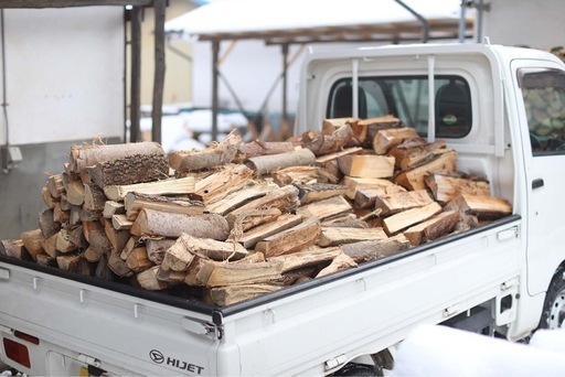 薪、軽トラック山盛り2