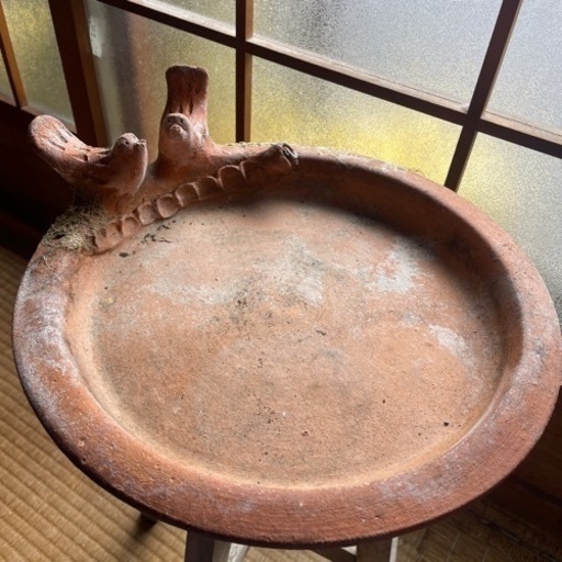 バードバス　小鳥二羽、カタツムリ、カエル、カメ　焼き締め焼成 バードバス 小鳥二羽、カタツムリ、カエル、カメ 焼き締め焼成