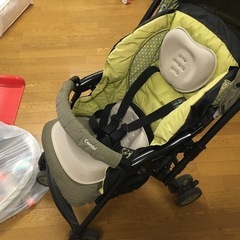 combiベビーカーの画像