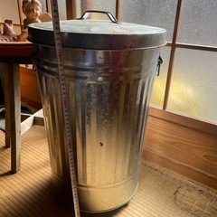 シルバー　お洒落なダストボックス