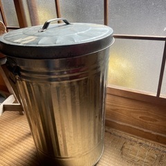シルバー　お洒落なダストボックスの画像