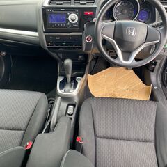 フィット4WD ★全国自社ローン取り扱い店★　コンパクトカーの画像