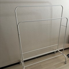 ハンガーラックの画像