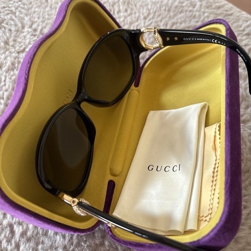 GUCCIレディースサングラス　黒