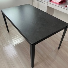 ニトリ ダイニングテーブルの画像