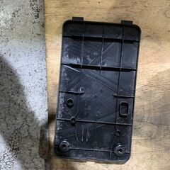 ☆GARAGE-ECO千音寺☆B1-009中古パーツ  スズキ　アドレスCA42A バッテリーカバーの画像