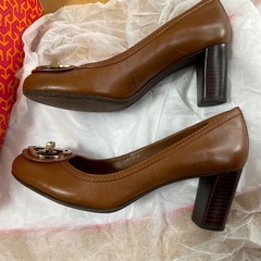 トリーバーチTORY BURCH パンプス　箱付きの画像