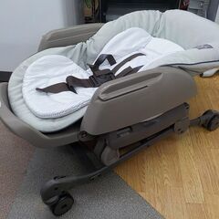 コンビ ハイローチェア ネムリラ グレージュ系 手動スウィング テーブル付き 新生児～4歳頃まで ベビーラック 札幌市西岡店の画像