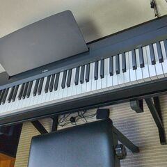 ほぼ新品電子ピアノ yamaha P-145の画像