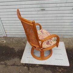 お譲りします！ ゆったりくつろげる！！ 籐製の回転座椅子（中古・Aランク）の画像