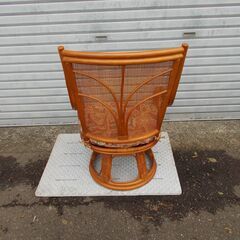 お譲りします！ ゆったりくつろげる！！ 籐製の回転座椅子（中古・Aランク）の画像
