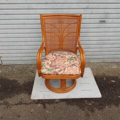 お譲りします！ ゆったりくつろげる！！ 籐製の回転座椅子（中古・Aランク）の画像