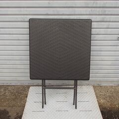 お譲りします！ 屋外用 折りたたみテーブル（中古・Aランク）の画像
