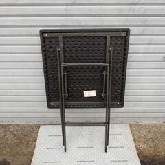 お譲りします！ 屋外用 折りたたみテーブル（中古・Aランク）の画像