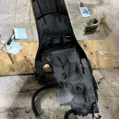 ☆GARAGE-ECO千音寺☆Z1-006中古パーツ  スズキ　アドレスCA42A リアフェンダー＆ガソリンタンクの画像