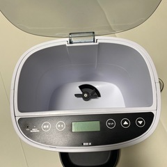ペット　自動餌やり機の画像